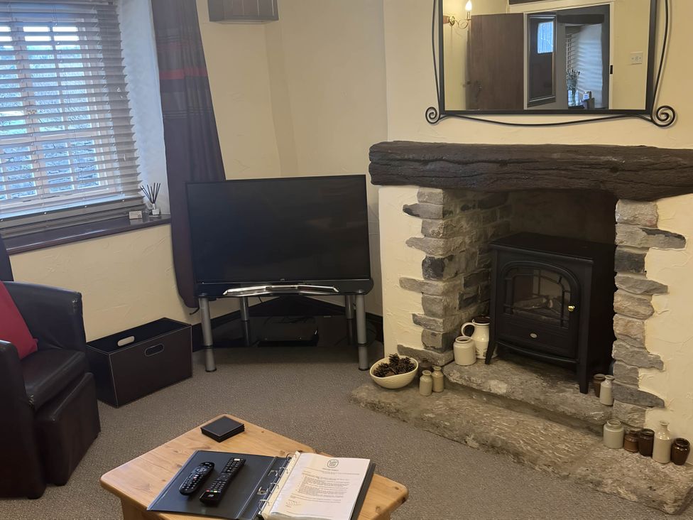 A living room with a television and fireplace at Stunning cottage - 3 Bedrooms & 3 Bathrooms