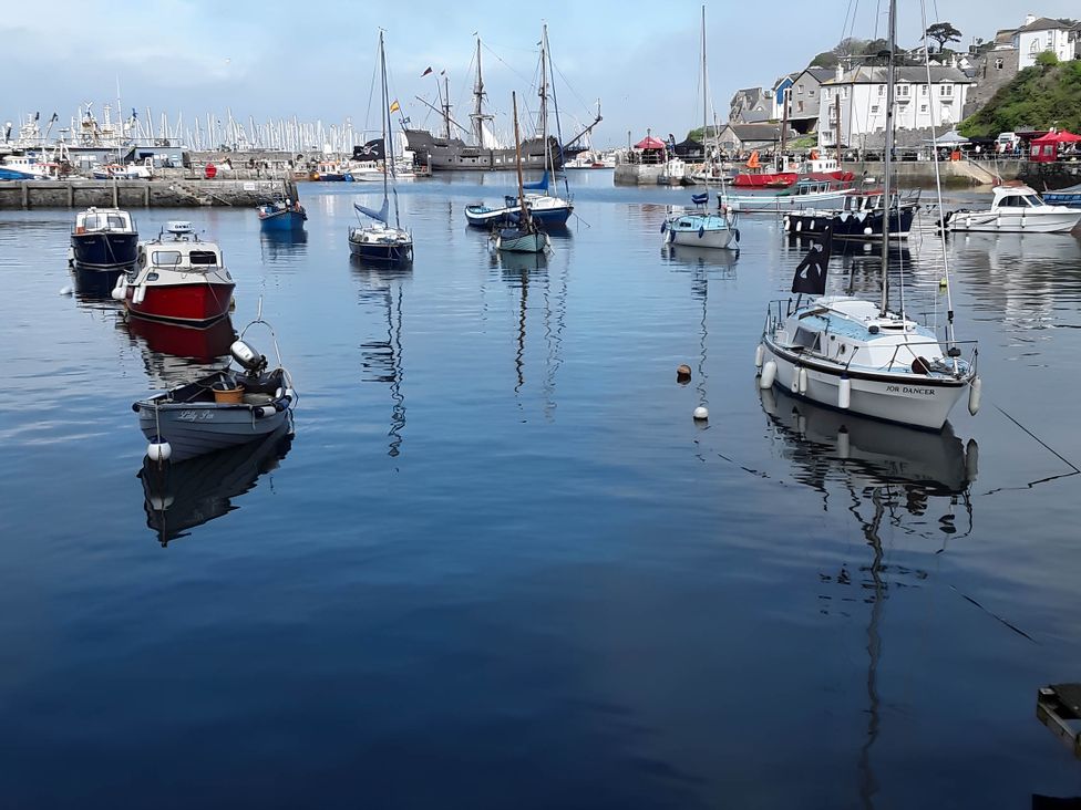 A harbor with multiple boats in the water at Quiet cottage on the rural edge of Brixham
