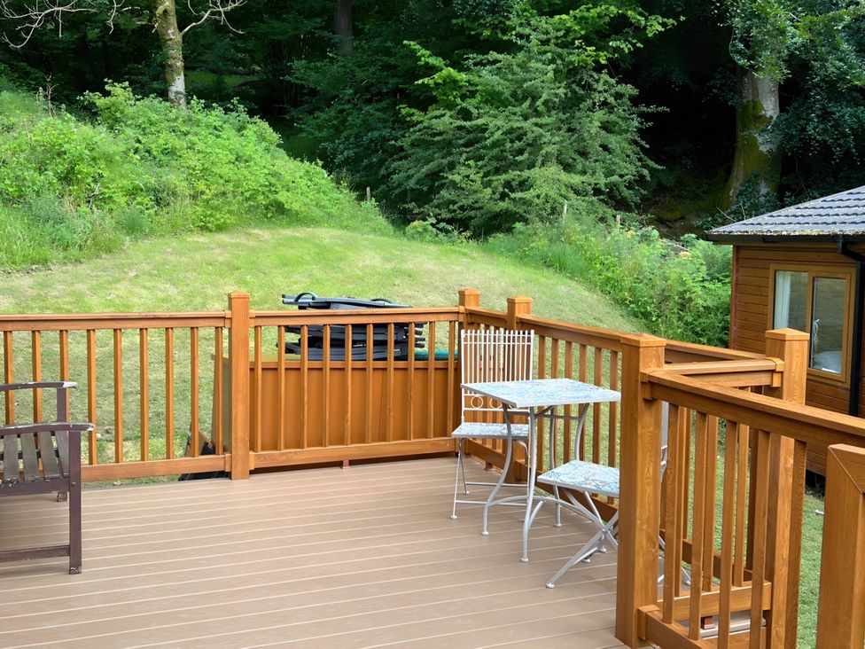 An outdoor area with decking and a table with chairs at 2 Bed Lodge-Sleeps 4-stunning views -Pet Friendly in Troutbeck