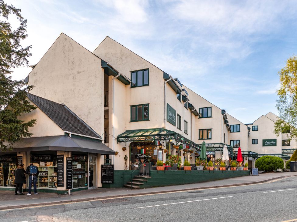 A building with storefronts and outdoor seating at Luxury 2 Bed Room Lake View Apt Bowness Parking Bowness-On-Windermere