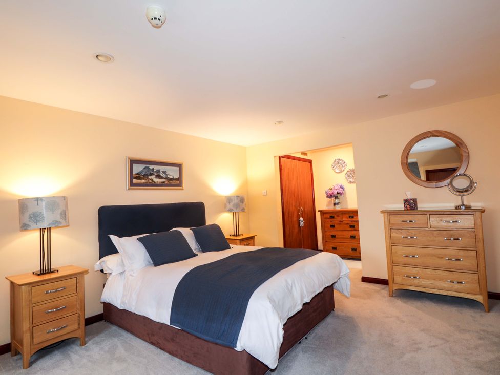 A bedroom with a bed and lamps at Dunhallin House in Inverness