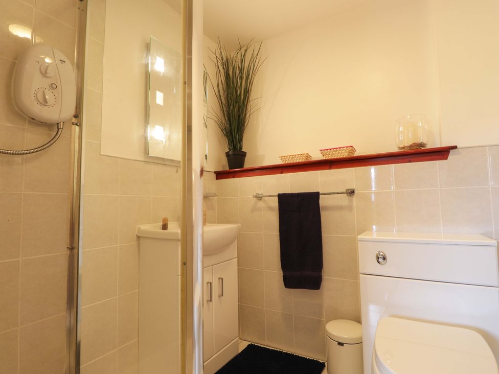 A bathroom with a shower, toilet, and sink at Dunhallin House in Inverness