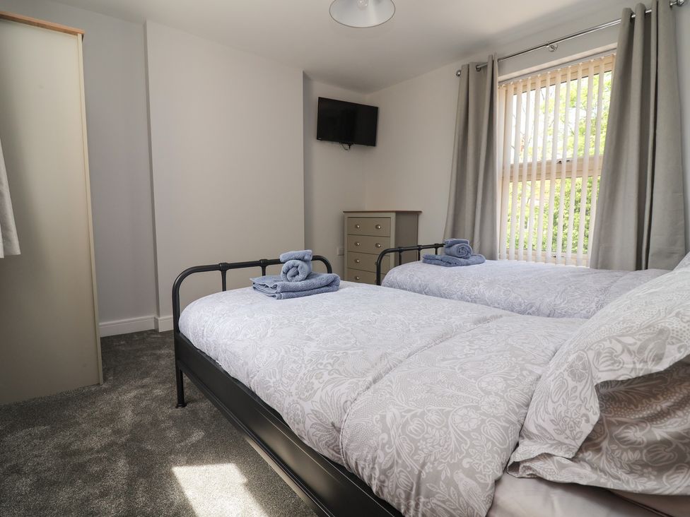 A bedroom with twin beds and a dresser at Naseby House Morton near Alfreton