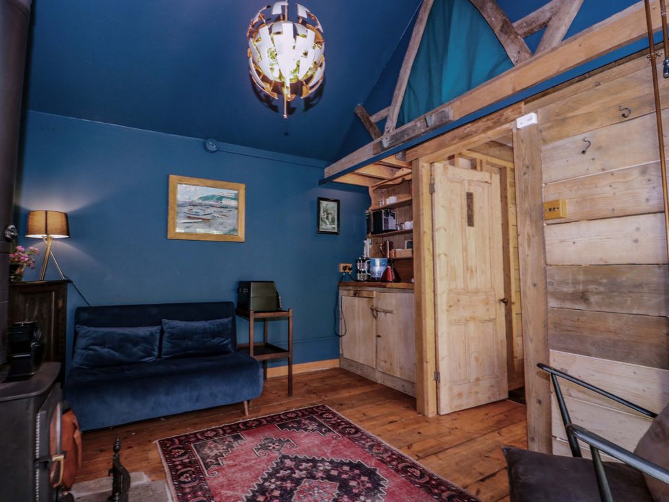 A snug with a couch and bar counter at Ferryman's Lodge in Brockweir