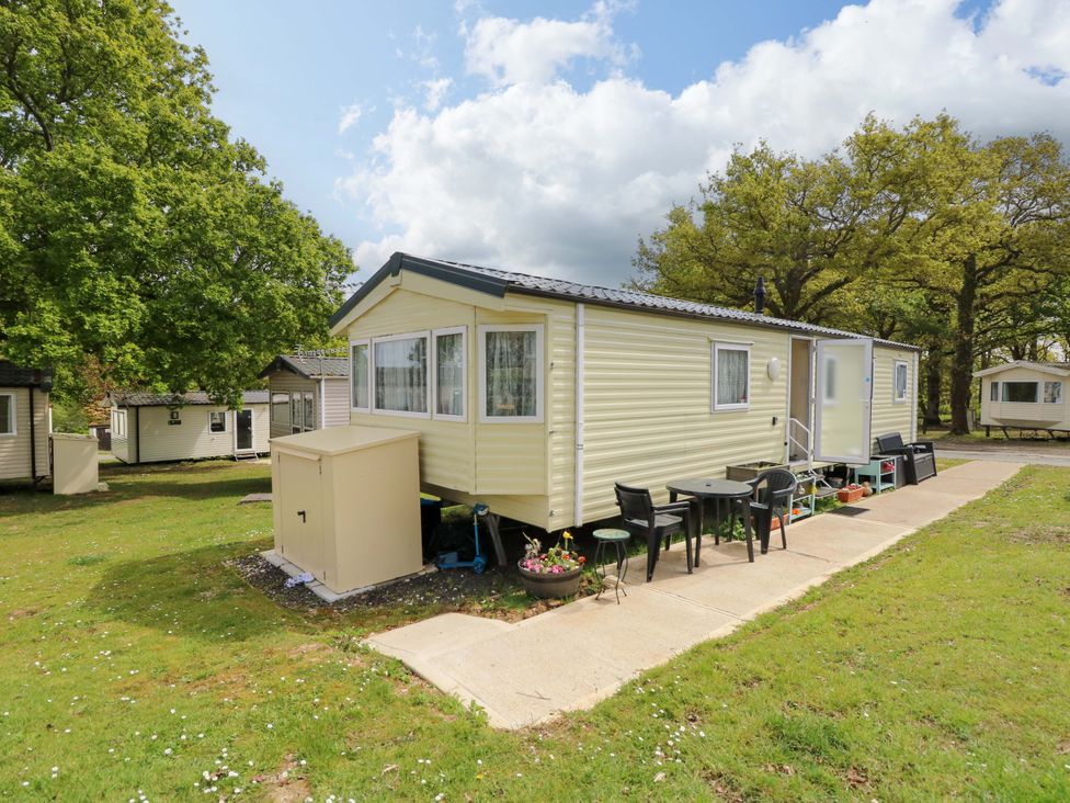 A caravan with a table and chairs at Caravan in Cowes
