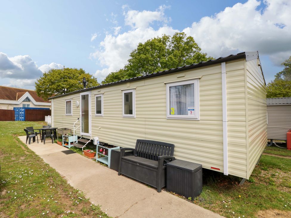 A caravan with outdoor seating at Caravan in Cowes