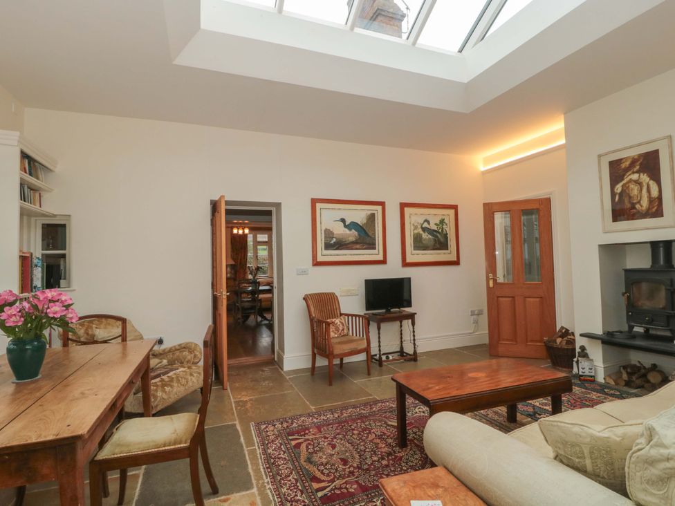 A living room with a table and chairs at Tuxwell Lodge in Spaxton near Nether Stowey