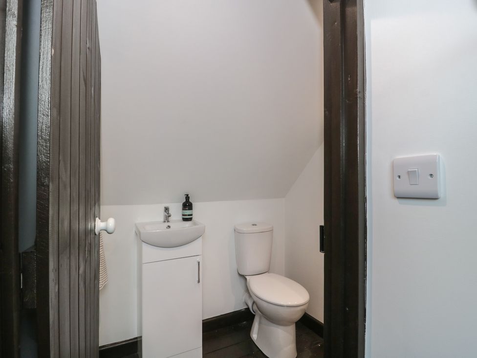 A bathroom with a toilet and a sink at Ruby’s Den Ashton Keynes