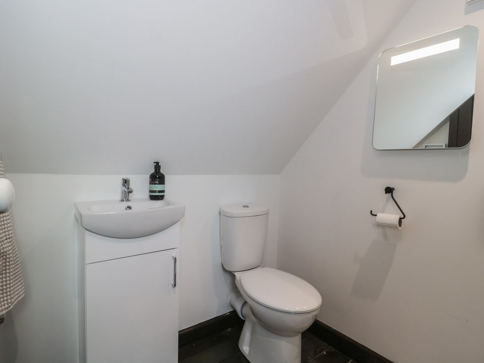 A bathroom with a sink and toilet at Ruby’s Den Ashton Keynes