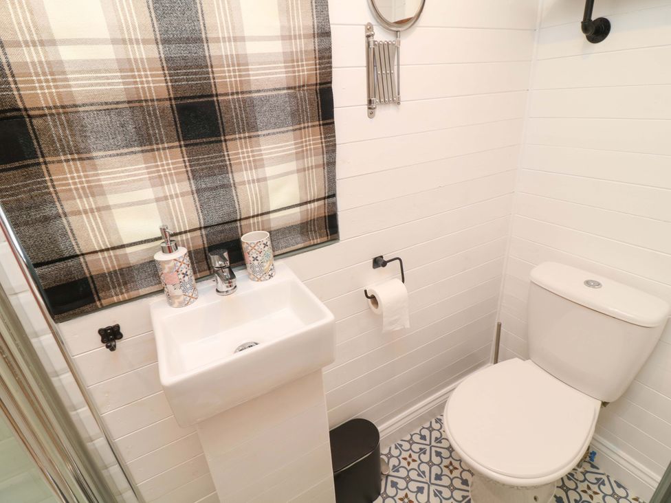 A bathroom with a sink and toilet at Shepherds Hut in South Hykeham