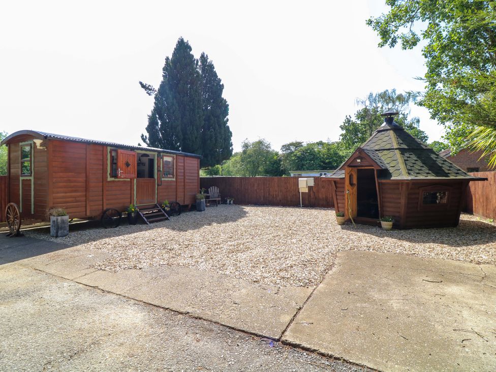 An outdoor area featuring a wooden hut and gazebo at Shepherds Hut South Hykeham