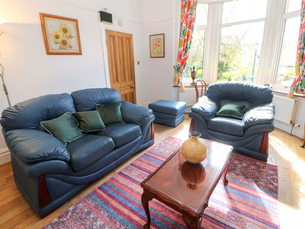 A living room with sofas and a coffee table at Glenside Lodge in Chapel-En-Le-Frith