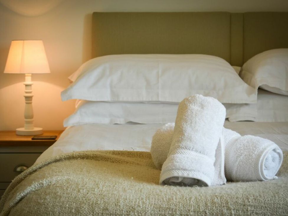 A bedroom with towels on a bed at Northrawe in Bamburgh