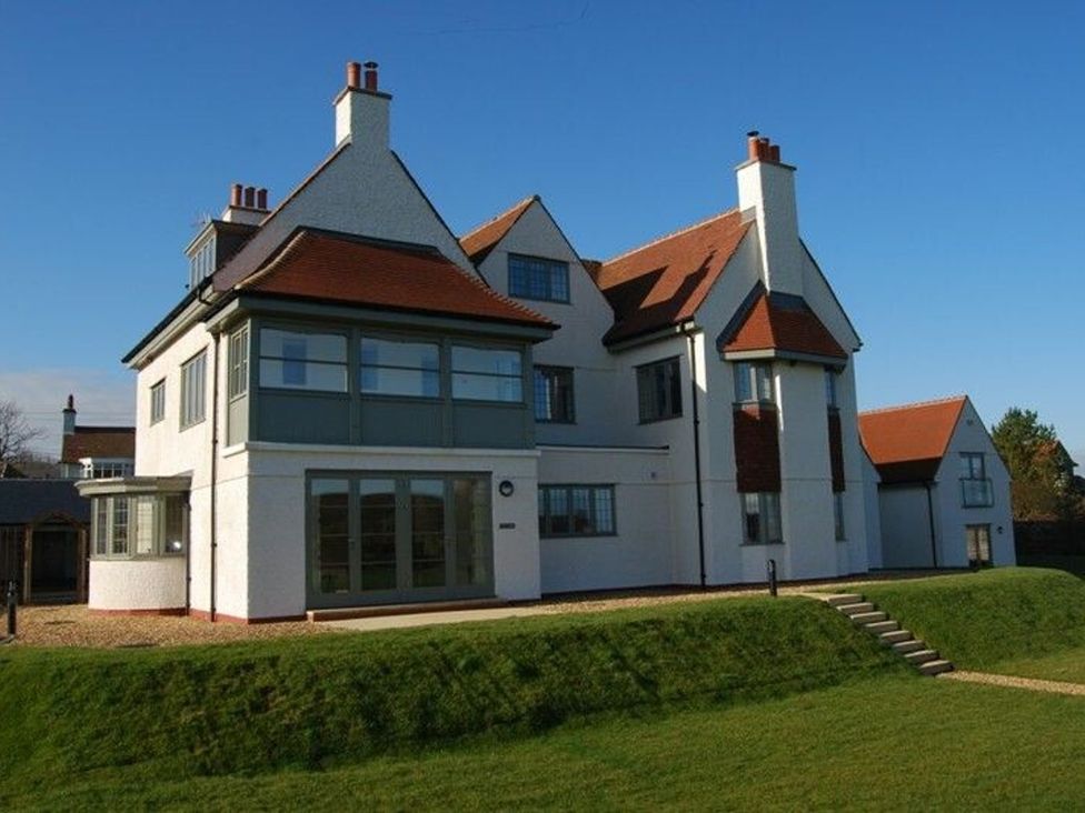 A house with grass and a pathway at Northrawe in Bamburgh