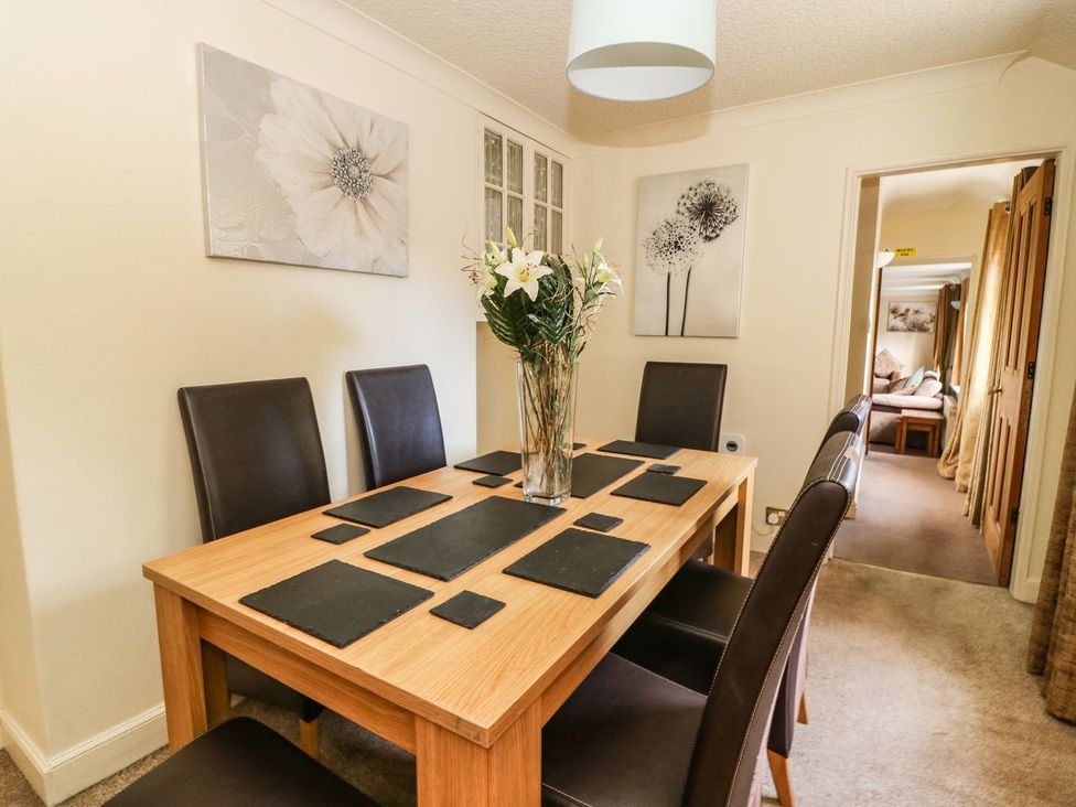 A dining room with a table and chairs at Blacksmiths Retreat in York