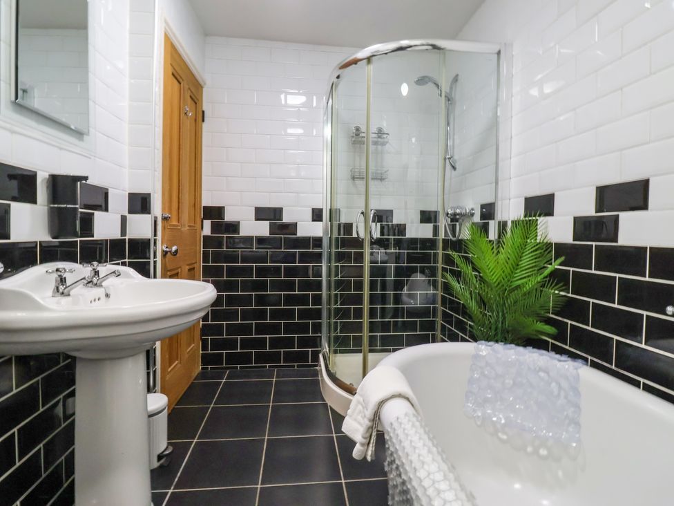 A bathroom with a bathtub and shower at Blacksmith Mews in York