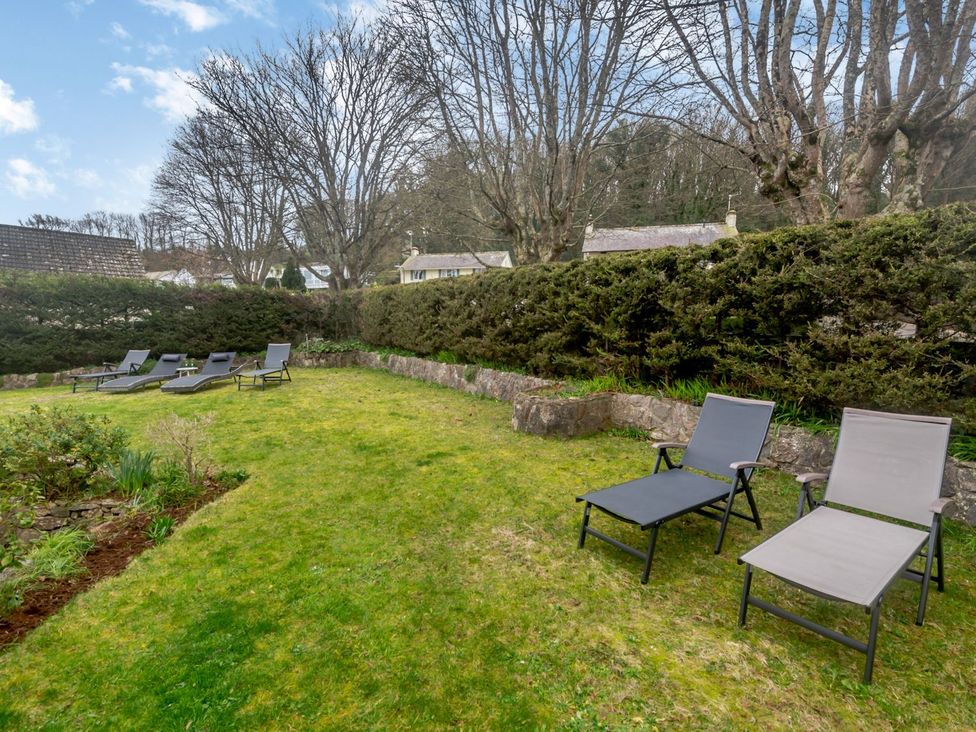 A garden with loungers and grass at Broadsands in Paignton