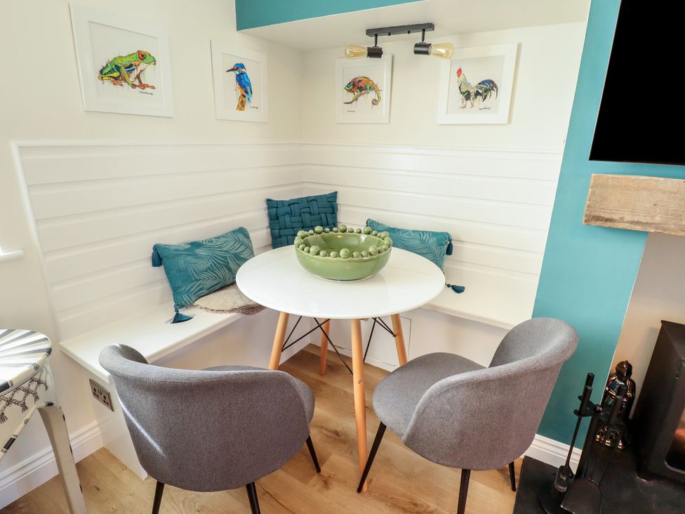 A dining area with a round table and chairs at 4 Eve Street in Louth