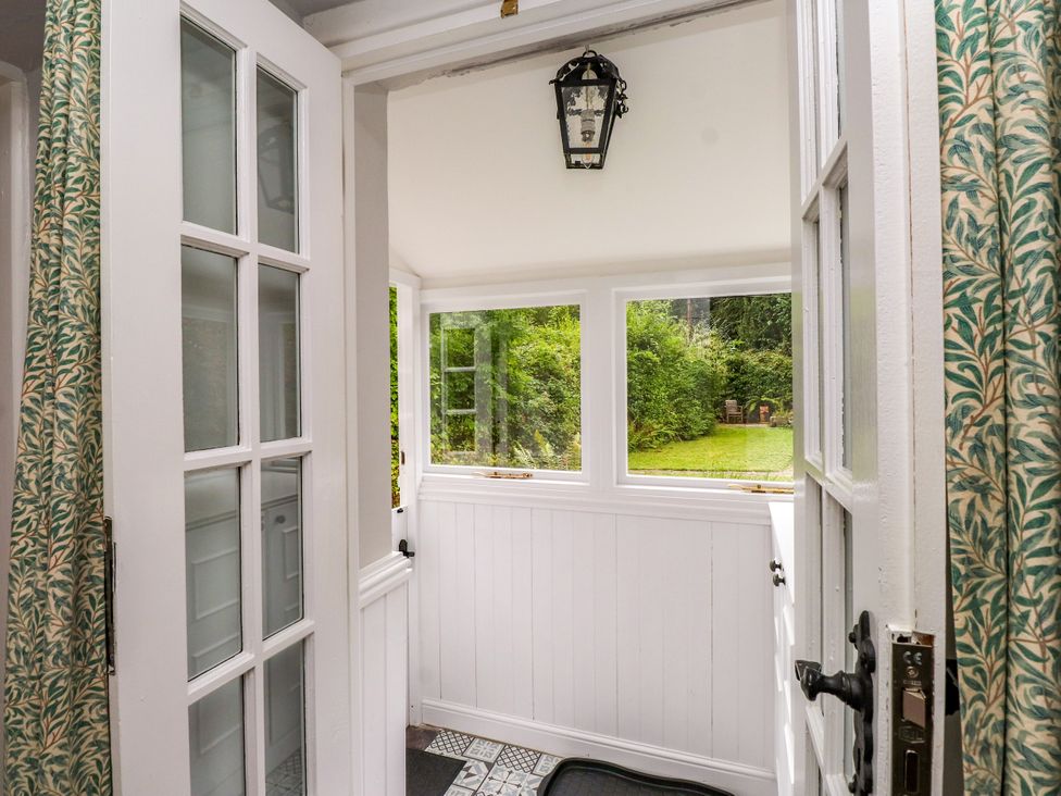 An entryway with a door and windows leading to a garden at 3 Tre Felin Llandygai near Bangor