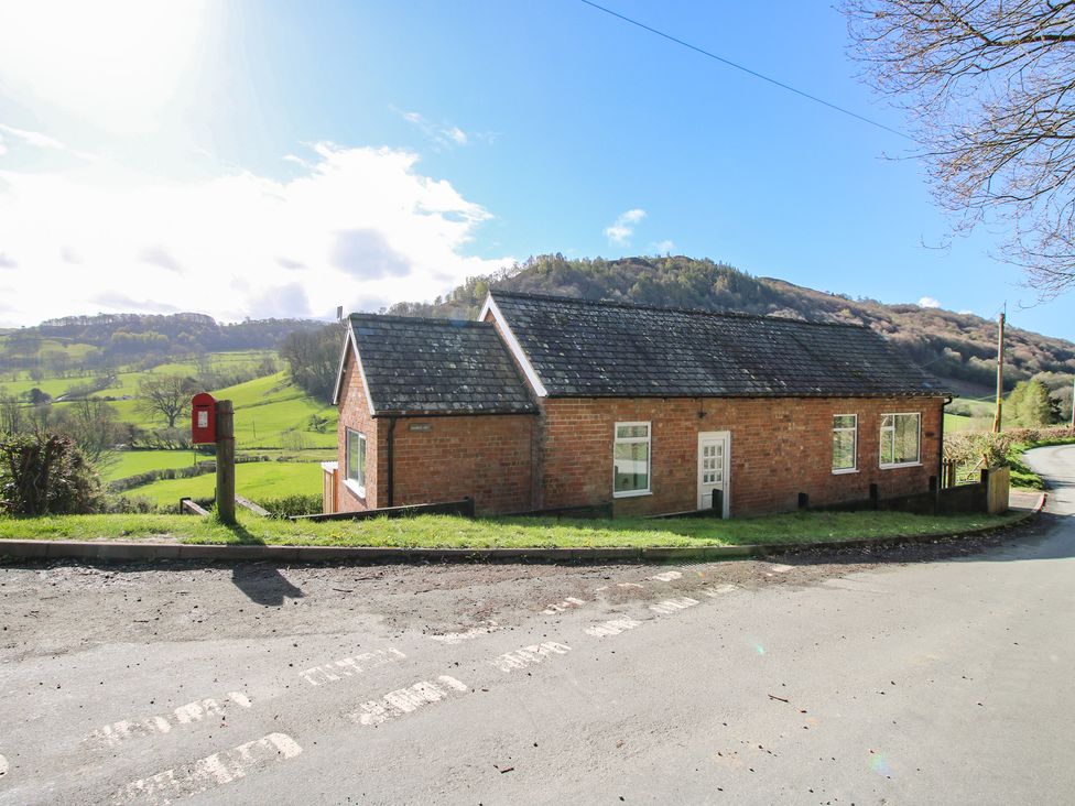 A house with a post box near the road at Spring Bank in Llanfyllin