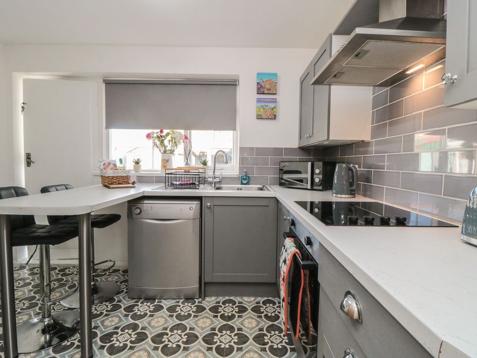 A kitchen with a dishwasher and stove at Coastal Retreat in Scarborough
