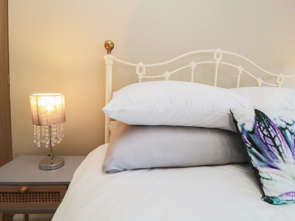 A bedroom with a bed and lamp at Coastal Retreat in Scarborough