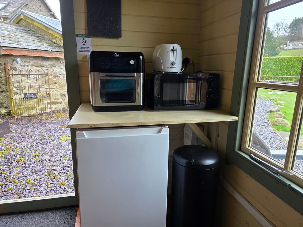 A kitchen area with appliances at Cwt Tyddyn Shepherd's Hut Cefn Brith near Cerrigydrudion