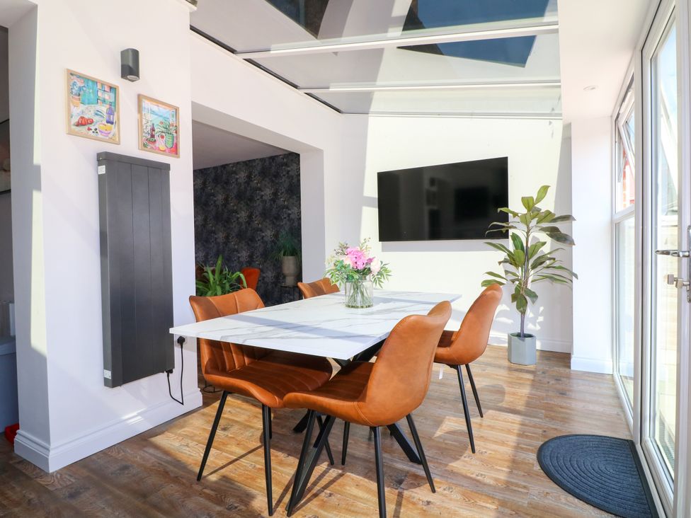 A dining room with a table and chairs at 19 Berry Avenue, Breedon On The Hill