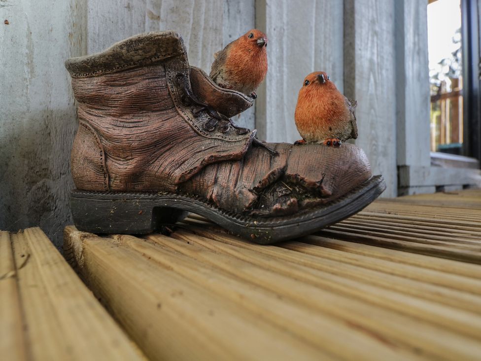 A boot with two birds on top at Robins Nest Lodge in South Molton