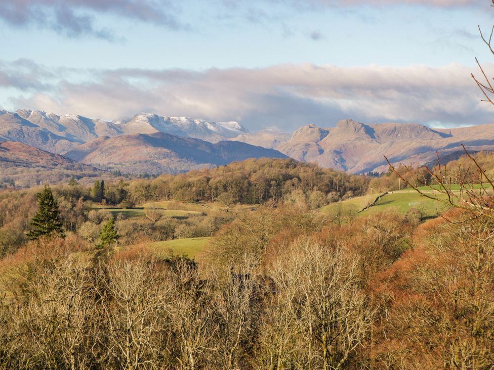 A view of mountains and trees at Bobbin Nook 