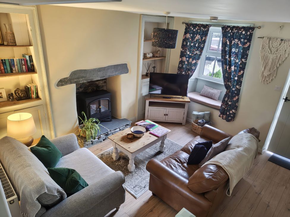 A living room with a sofa and coffee table at Bobbin Nook in Staveley