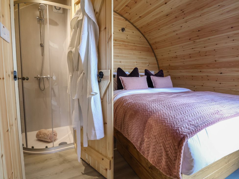 A bedroom with a bed and shower at Cennin Pedr in Ruthin