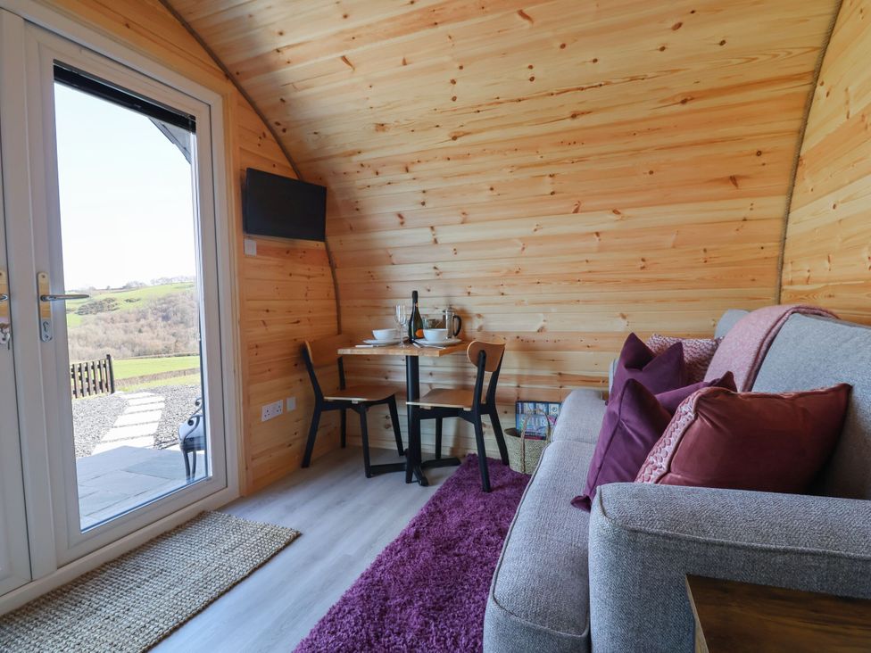 A snug with a sofa and table at Cennin Pedr in Ruthin