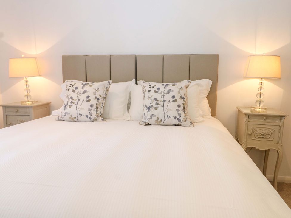 A bedroom with a bed and bedside tables at 19 Queen Street in Emsworth