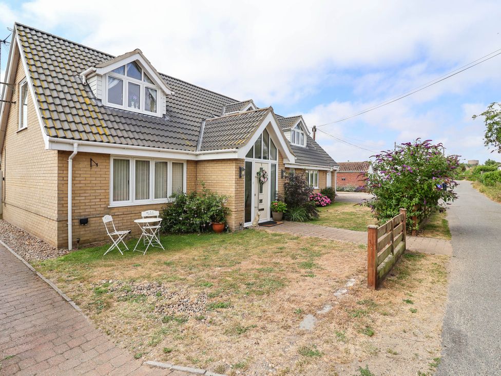 A house with a pathway and garden at Seaview in Pakefield