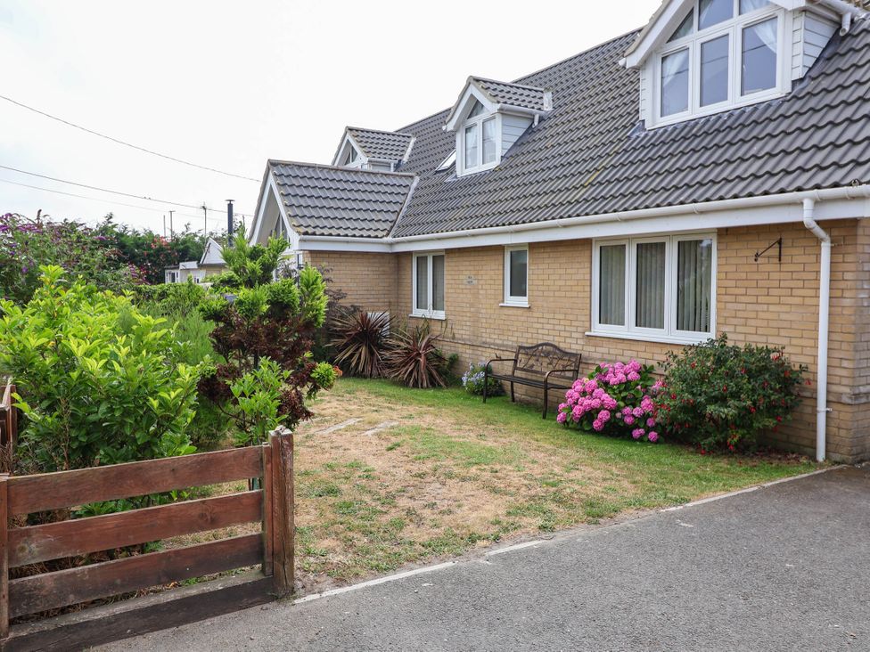 A house with a garden and a bench at Seaview in Pakefield
