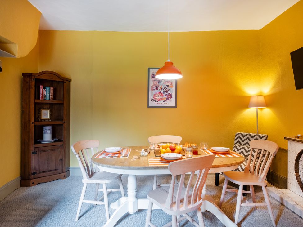 A dining room with a table and chairs at Palace Garden Cottage in Bishop Auckland