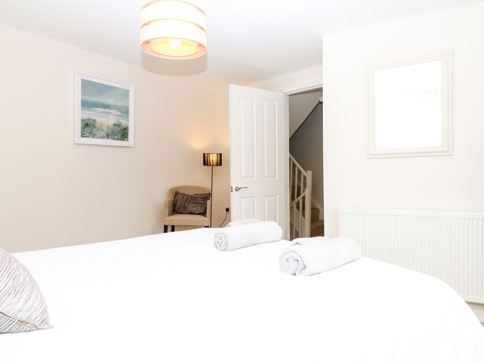 A bedroom with bed and towels at Dennings House, Mayors Avenue in Dartmouth