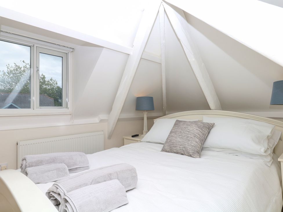 A bedroom with a bed and window at Dennings House, Mayors Avenue Dartmouth