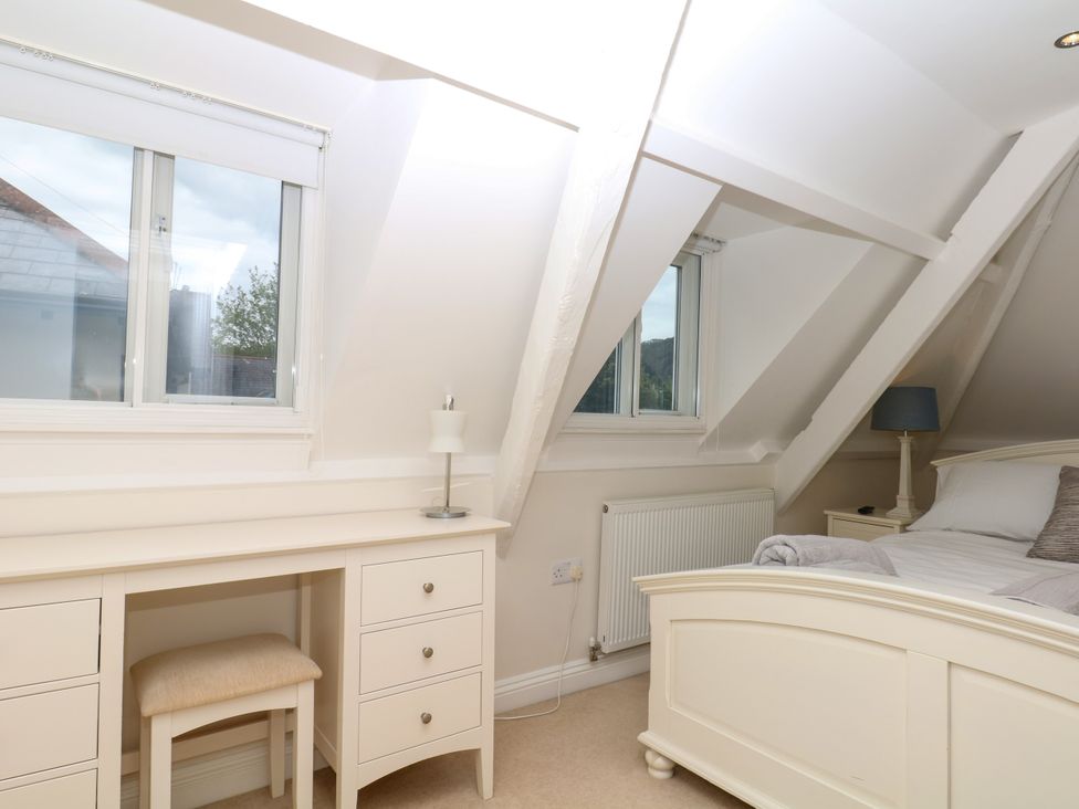 A bedroom with a bed and desk at Dennings House, Mayors Avenue, Dartmouth