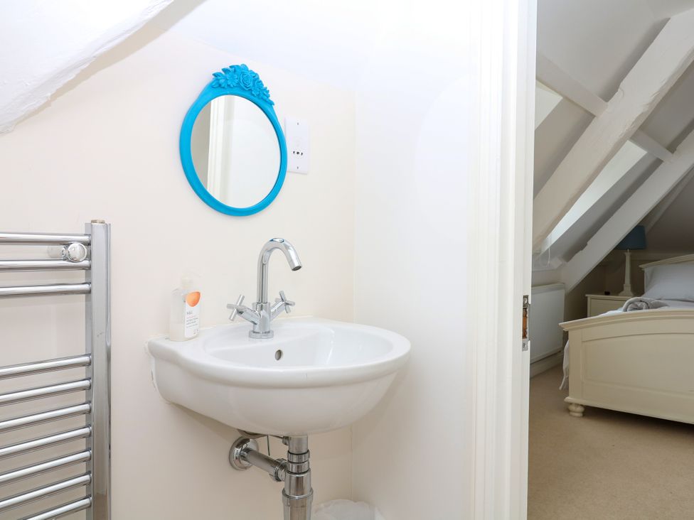 A bathroom with a sink and mirror at Dennings House, Mayors Avenue in Dartmouth