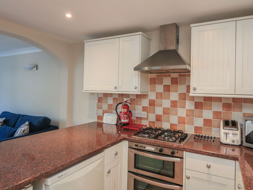A kitchen with a gas stove and oven at 6 Dartmouth House in Dartmouth