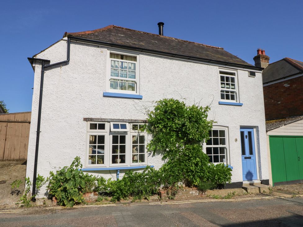 A house with plants and a garage at 5 Castle Street in Newport, Isle Of Wight