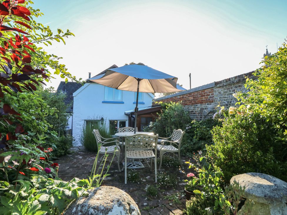 A seating area with table and umbrella at 5 Castle Street, Newport, Isle Of Wight