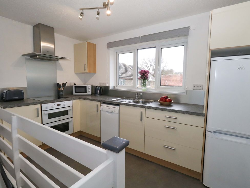 A kitchen with modern appliances at Amber House in Dorchester