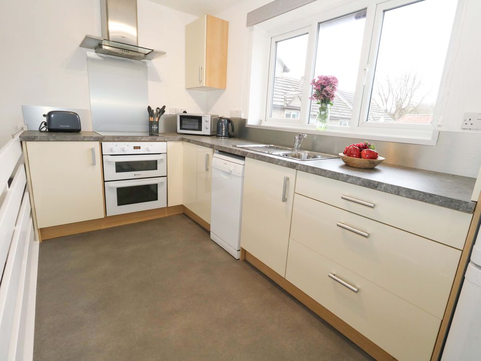 A kitchen with a stove and sink at Amber House in Dorchester