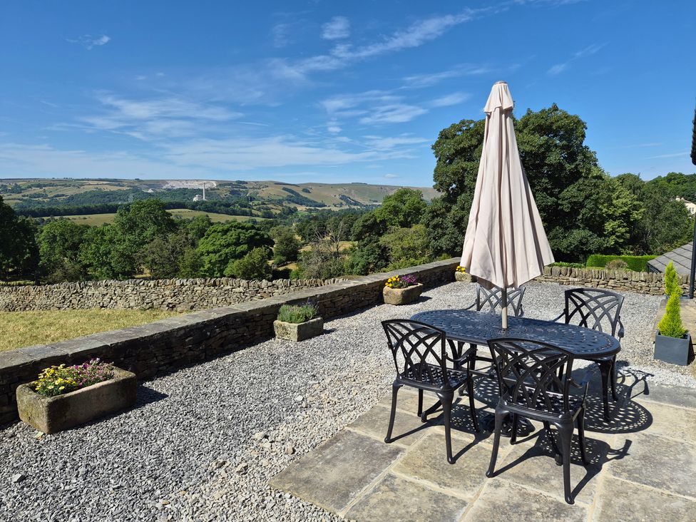 A garden area with a table and chairs at Thorn Tree Cottage Aston near Hope