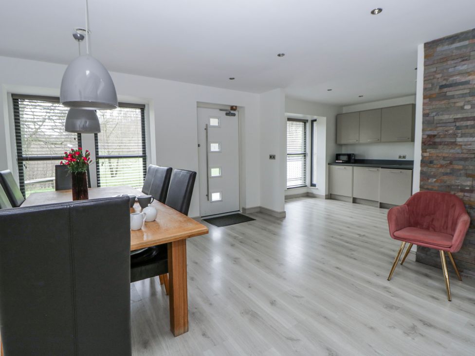 A dining room with a table and chairs at Oak Lodge in Knighton
