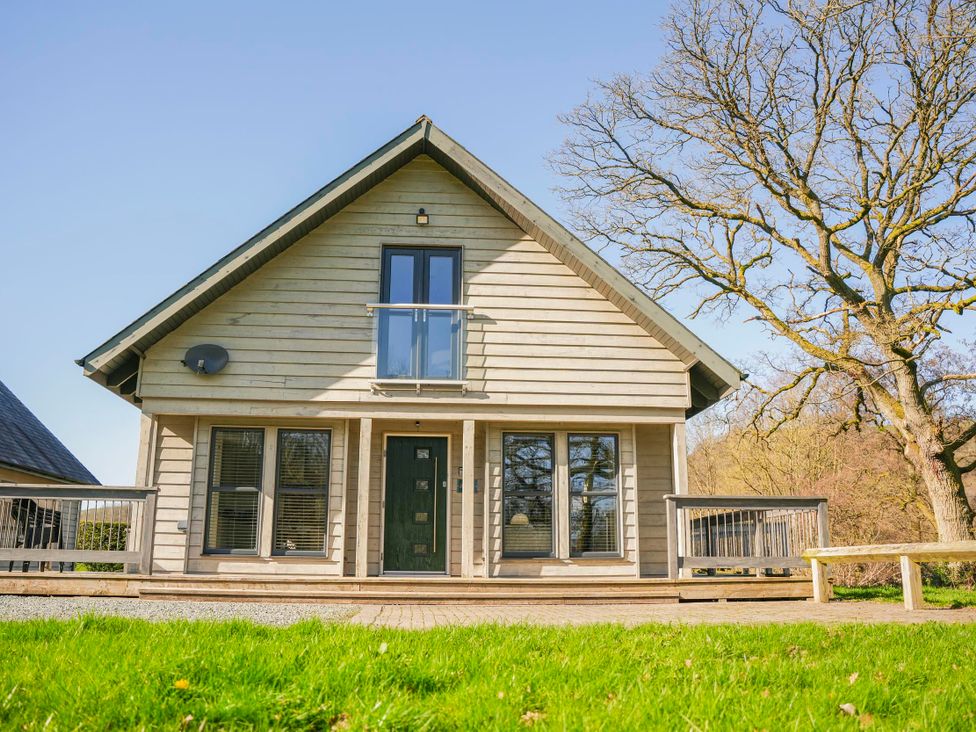 A house with a balcony and windows at Oak Lodge in Llangunllo