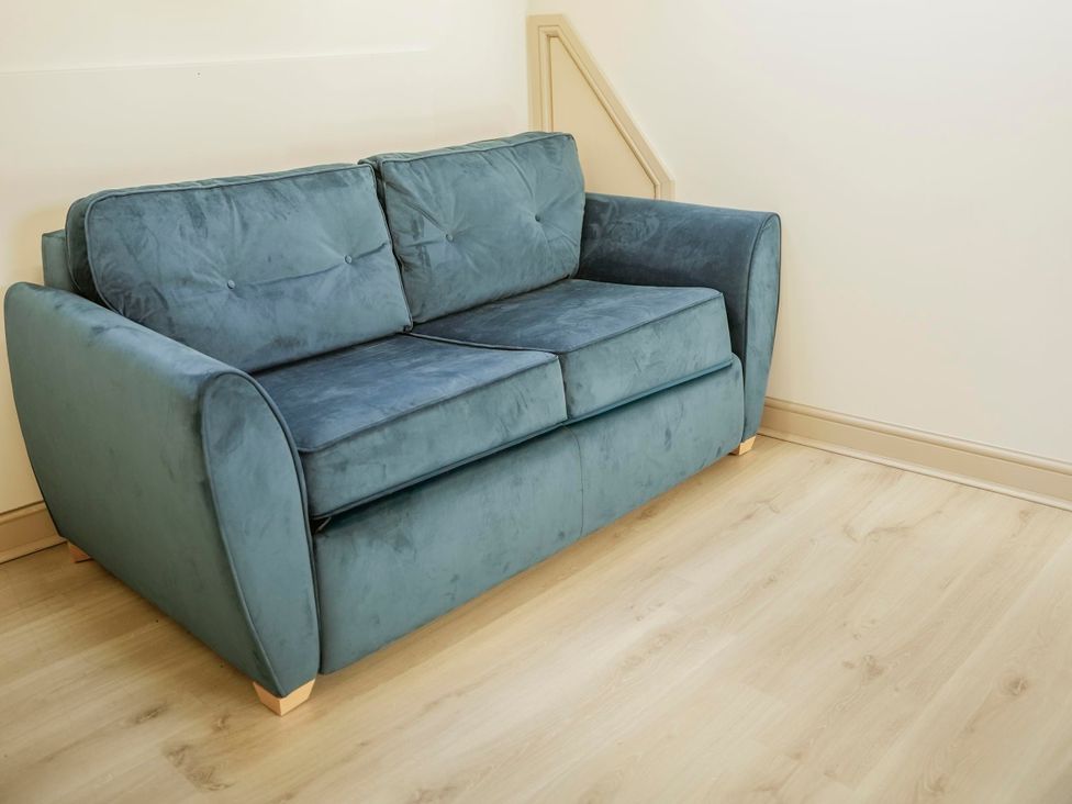 A sofa in a living room at Oak Lodge Llangunllo